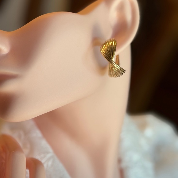 Anthropologie Jewelry - Gold  Tone Twist Earrings